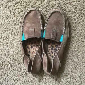 Womens Ariat cruisers